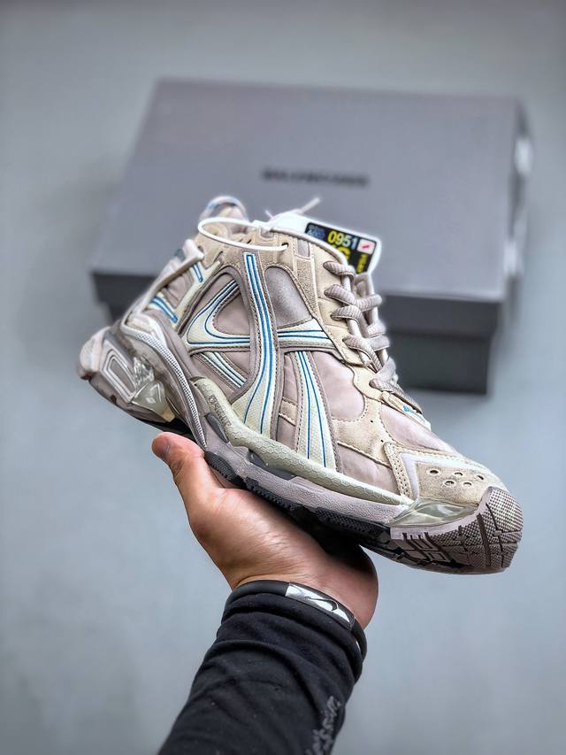 Fvg版本 Balenciaga Runner Sneaker 巴黎世家七代慢跑系列低帮复古野跑潮流运动鞋老爹鞋 尼龙和网布材质 磨损效果 鞋头边缘印有尺码 背