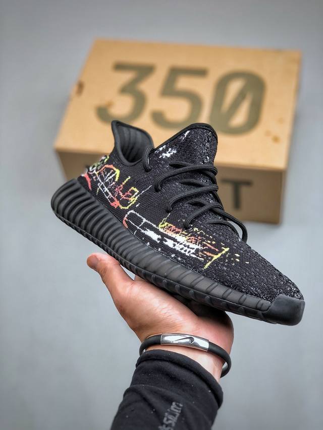 独家配色 Adidas Yeezy Boost 350 V2 黑涂鸦 采用海玻璃防臭鞋垫 让您的脚感更清新# 国内知名专攻椰子大厂 独家私模 打造最顶级完美鞋型