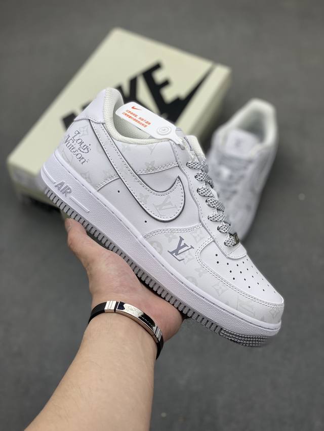 Nike Air Force 1 Low 原厂冲刀皮料切割干净无任何毛边清洁度细节完美 做工细节全方位比对 原楦原纸板打造纯正空军专注外贸渠道全掌内置蜂窝气垫原