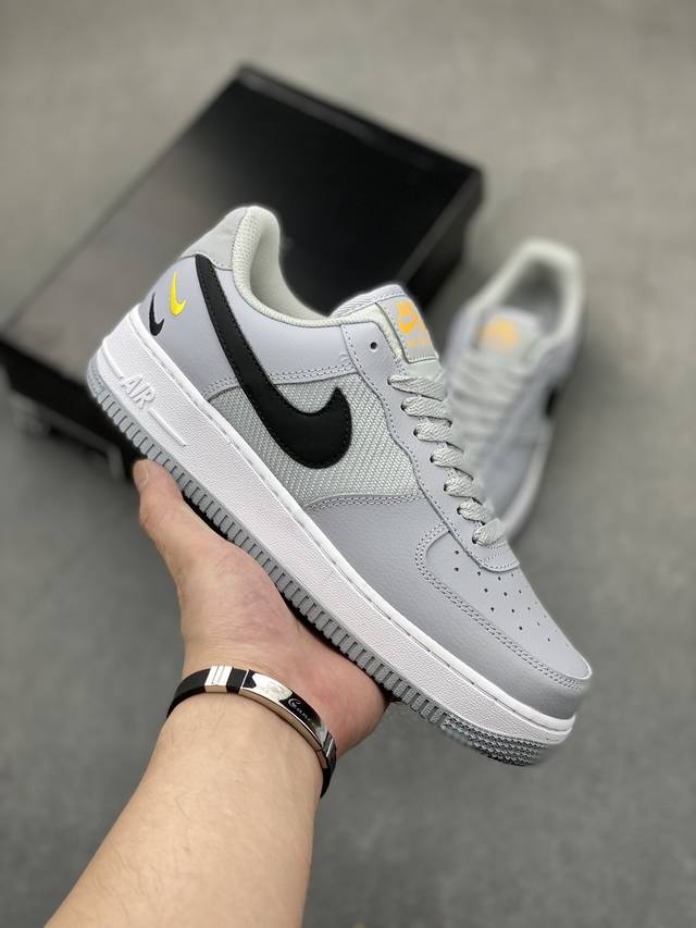 Nike Air Force 1 Low 原厂冲刀皮料切割干净无任何毛边清洁度细节完美 做工细节全方位比对 原楦原纸板打造纯正空军专注外贸渠道全掌内置蜂窝气垫原