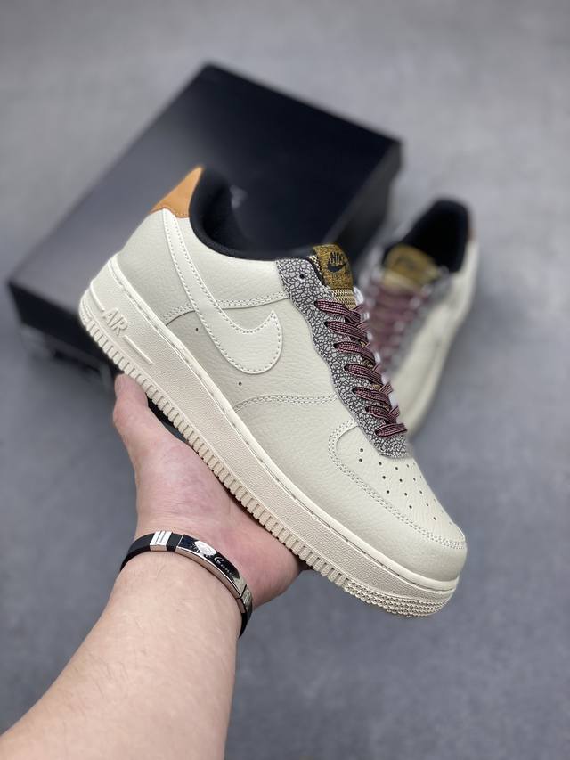 Nike Air Force 1 Low 原厂冲刀皮料切割干净无任何毛边清洁度细节完美 做工细节全方位比对 原楦原纸板打造纯正空军专注外贸渠道全掌内置蜂窝气垫原