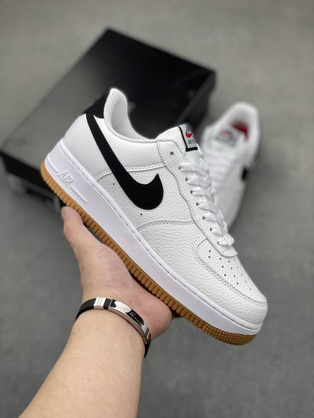 Nike Air Force 1 Low 原厂冲刀皮料切割干净无任何毛边清洁度细节完美 做工细节全方位比对 原楦原纸板打造纯正空军专注外贸渠道全掌内置蜂窝气垫原