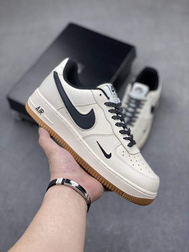 Nike Air Force 1 Low 原厂冲刀皮料切割干净无任何毛边清洁度细节完美 做工细节全方位比对 原楦原纸板打造纯正空军专注外贸渠道全掌内置蜂窝气垫原