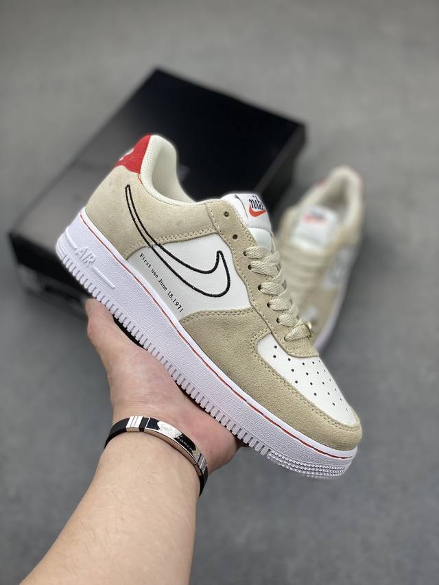 Nike Air Force 1 Low 原厂冲刀皮料切割干净无任何毛边清洁度细节完美 做工细节全方位比对 原楦原纸板打造纯正空军专注外贸渠道全掌内置蜂窝气垫原