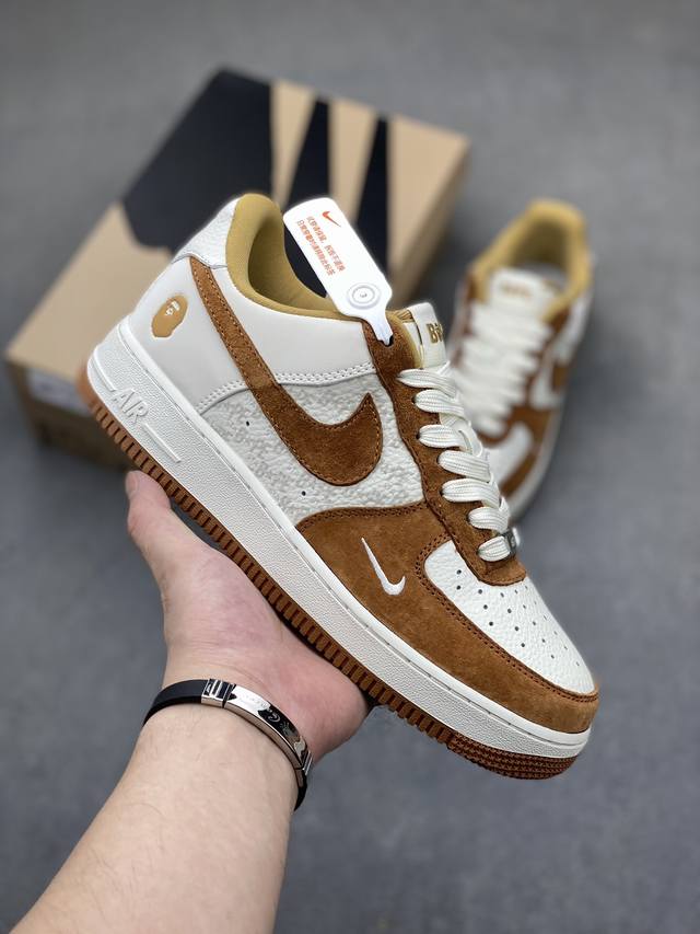 Nike Air Force 1 Low 原厂冲刀皮料切割干净无任何毛边清洁度细节完美 做工细节全方位比对 原楦原纸板打造纯正空军专注外贸渠道全掌内置蜂窝气垫原