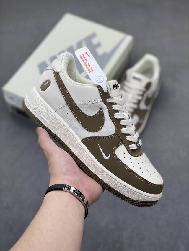 Nike Air Force 1 Low 原厂冲刀皮料切割干净无任何毛边清洁度细节完美 做工细节全方位比对 原楦原纸板打造纯正空军专注外贸渠道全掌内置蜂窝气垫原