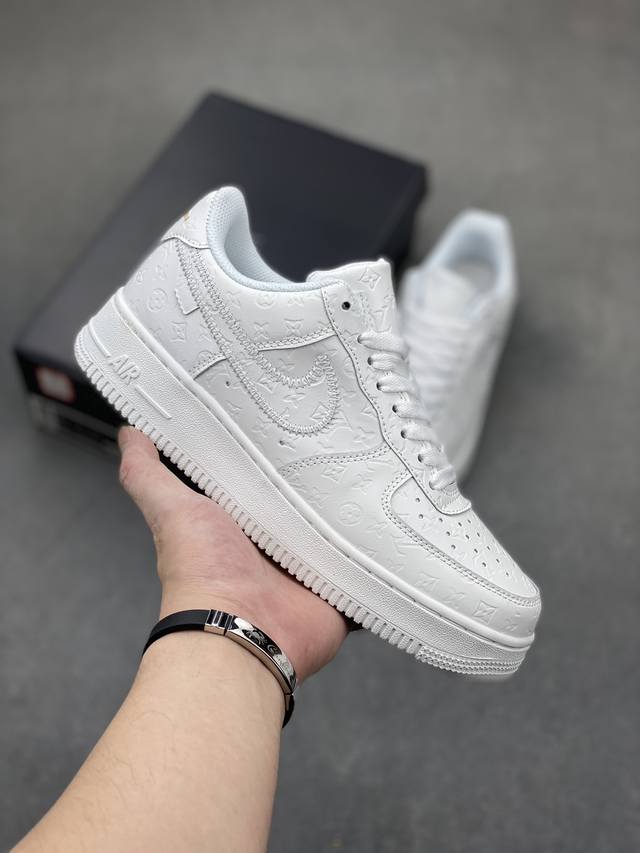 Nike Air Force 1 Low 原厂冲刀皮料切割干净无任何毛边清洁度细节完美 做工细节全方位比对 原楦原纸板打造纯正空军专注外贸渠道全掌内置蜂窝气垫原