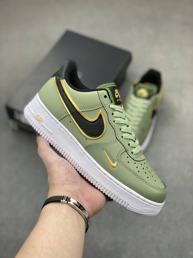 Nike Air Force 1 Low 原厂冲刀皮料切割干净无任何毛边清洁度细节完美 做工细节全方位比对 原楦原纸板打造纯正空军专注外贸渠道全掌内置蜂窝气垫原