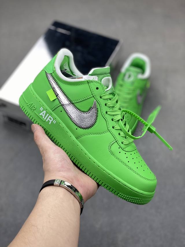 纯原级别 Nike Air Force 1 Low 原厂冲刀皮料切割干净 无任何毛边 清洁度细节完美 做工细节全方位比对原鞋。货号：Dx1419-300 Ow联