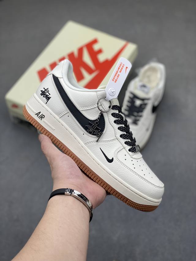 海外限量发售！公司级nike Air Force 1 '07 Low “斯图西联名--米黑生胶”空军一号 低帮 运动鞋 休闲鞋 折边针车 工艺难度大 原楦头原纸