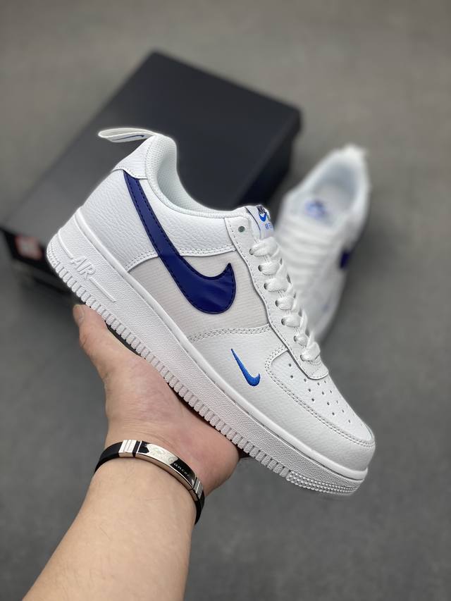 耐克nike Air Force 1 Low 空军一号低帮百搭休闲运动板鞋。柔软、弹性十足的缓震性能和出色的中底设计，横跨复古与现代的外型结合，造就出风靡全球三