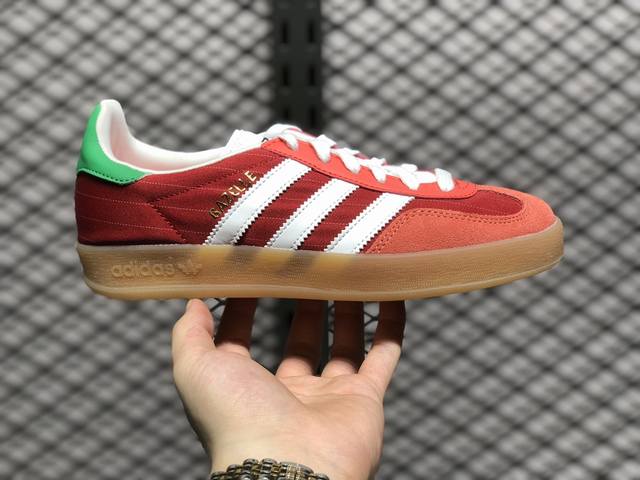 Adidas Original Gazelle Indoor 复古休闲运动德训风板鞋 大厂出品 原厂定制长毛翻毛皮组合环保纤维革鞋面材质 内置环保海玻璃鞋垫 外