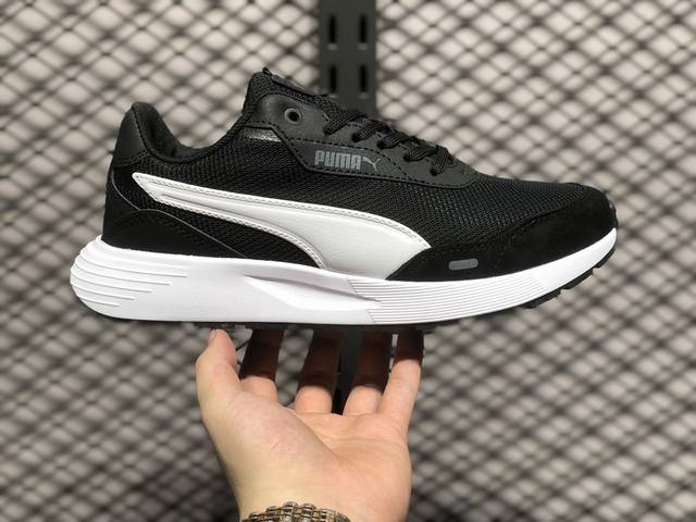 Puma Palermo Sakura Wns 新款运动鞋低帮耐磨休闲板鞋搭配精心设计的配色组合，营造浓郁的复古氛围。鞋面打孔细节,提升穿着时的舒适度。皮革鞋面