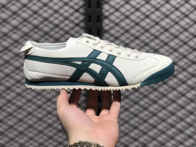 Onitsuka Tiger Mexico 66 百搭单品 板鞋 Mexico 66是鬼冢虎旗下最经典的款式，李小龙最喜欢的一款训练鞋休闲鞋！鞋身特有的虎爪造型