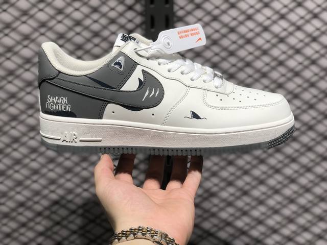 Air Force 1 Low 原装级别 原楦头原纸板 打造纯正空军版型专注外贸渠道 全掌内置蜂窝气垫 原盒配件 原厂中底钢印、拉帮完美 货号：Db3301 2