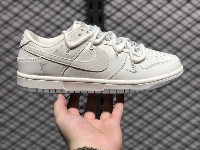 Nike Dunk 全套原楦原模倾力打造完美版型 独家原厂航空铝磨具打磨大底 鞋头坡度极致还原 无解鞋型 原盒原配 圈内天花板工艺 原厂冲刀 超高清洁度 全鞋零