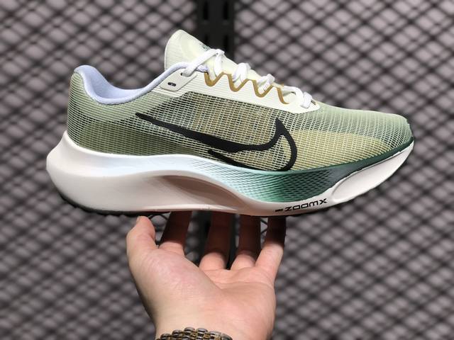 Nike Zoom Fly 5 马拉松长跑运动休闲缓震碳板跑步鞋 独家开模内嵌全掌铲形真碳板.如拆解发现非碳板可假一罚十. 非市面上通货tpu塑料板或纸板之类