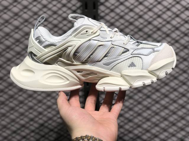 Adidas Vento Xlg Deluxe 轻机甲赛博复古休闲运动老爹鞋 #原楦纸板数据开发 铸造原味鞋型。耐磨防撕裂面料和rpu后跟结构，皮革鞋面缀有交叉