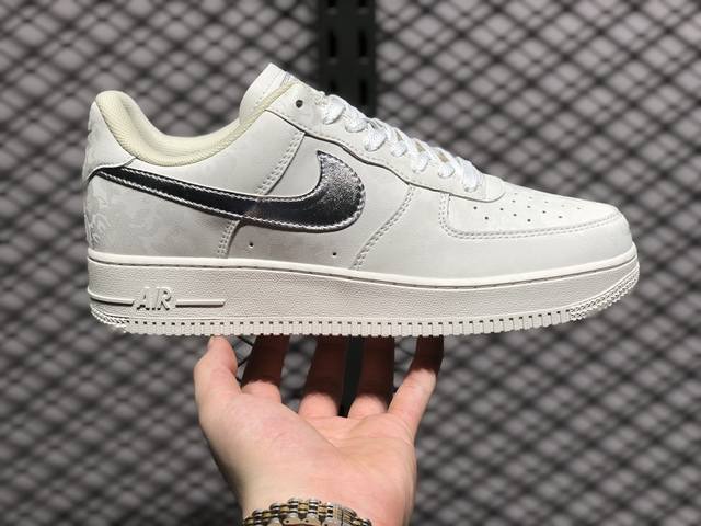 Air Force 1 Low 原装级别 原楦头原纸板 打造纯正空军版型专注外贸渠道 全掌内置蜂窝气垫 原盒配件 原厂中底钢印、拉帮完美 货号：Af2406 1