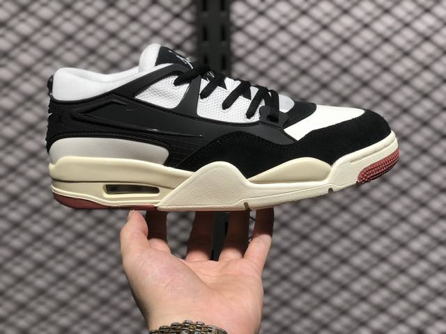 Air Jordan Aj4 Rm 重制版低帮复古篮球鞋 采用了低帮的设计 并保留了众多aj4的经典元素 鞋身以皮革、麂皮材质拼接打造 Aj4经典的tpu材质延