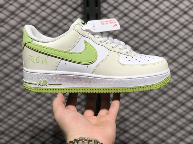 Air Force 1 Low 原装级别 原楦头原纸板 打造纯正空军版型专注外贸渠道 全掌内置蜂窝气垫 原盒配件 原厂中底钢印、拉帮完美 货号：Yy2024 3