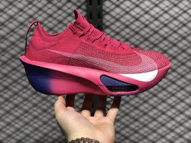 Nike Air Zoom Alphafly Next% 马拉松气垫跑鞋 中底前掌两个相邻的 Zoom Air 气垫单搭配 Zoomx 泡棉 满满的视觉冲击力！