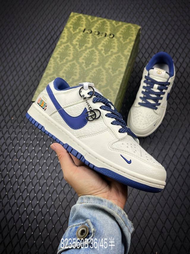 公司级gucci X Nike Dunk Low 米白藏青勾织布 此款主张打破传统的工业化流水线设计限制，以made By Ideas的超级创意为理念，集结众多