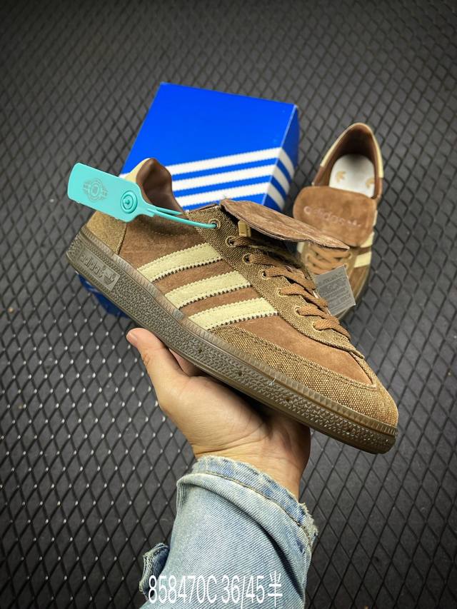 复古魅力与现代感完美融合,英国知名球鞋店铺size X Adidas Handball Spezial Lt Spzl Sand 手球运动员系列百搭休闲运动板鞋