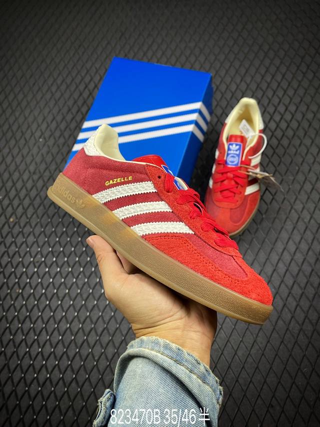 公司级adidas Originals Gazelle Indoor 三叶草休闲防滑耐磨低帮板鞋 鞋头出色设计 塑就出众贴合感 稳固的后跟贴合足部曲线设计 软弹