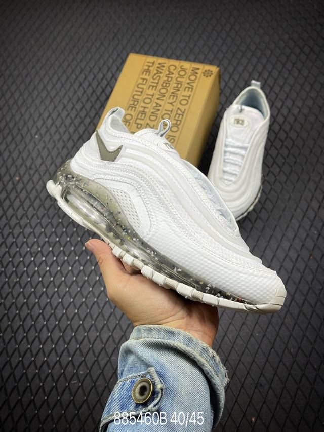 Nike Air Max 97 Se 子弹气垫运动跑步鞋 整双鞋以浅蓝色装扮与鞋身线条完美结合，速度感十足，鞋侧点缀类似迷彩图案，鞋舌 Logo、鞋面覆盖 3M