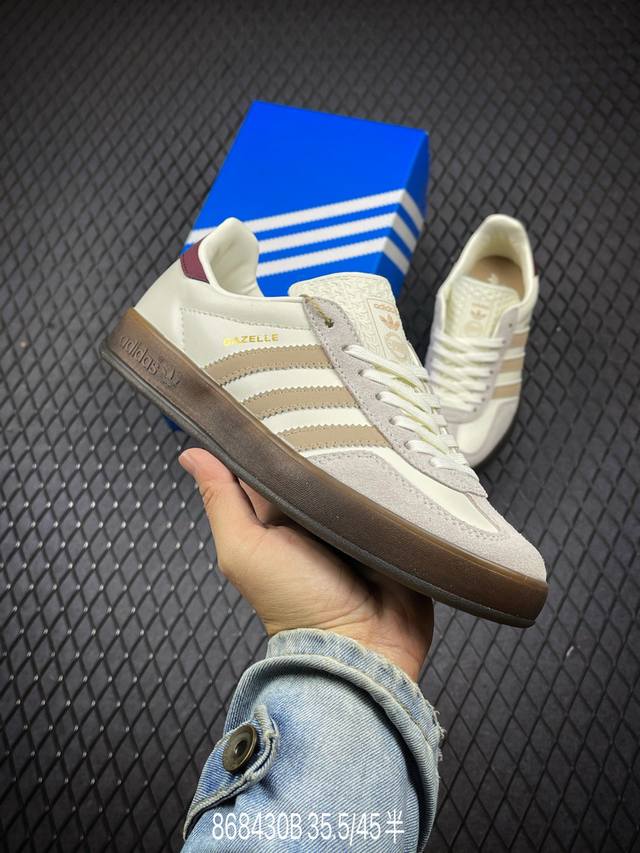 公司级adidas Originals Gazelle Indoor 三叶草休闲防滑耐磨低帮板鞋 鞋头出色设计 塑就出众贴合感 稳固的后跟贴合足部曲线设计 软弹