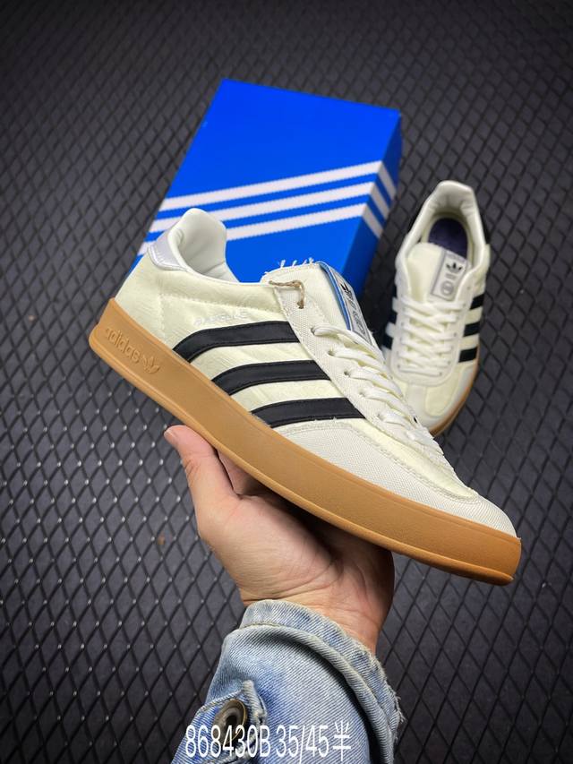 公司级adidas Originals Gazelle Indoor 三叶草休闲防滑耐磨低帮板鞋 鞋头出色设计 塑就出众贴合感 稳固的后跟贴合足部曲线设计 软弹