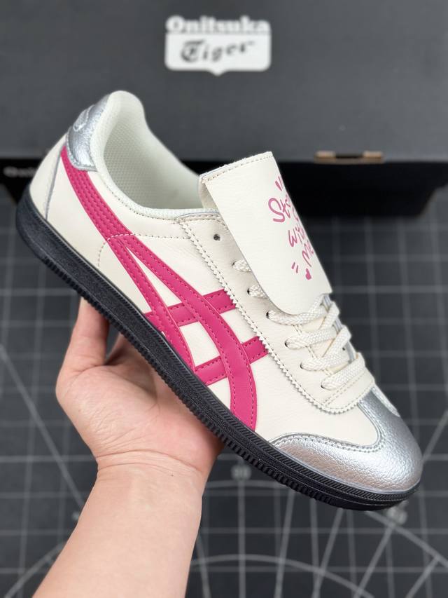 亚瑟士 Onitsuka Tiger Tokuten 复古低帮休闲跑鞋 Tokuten的灵感来源于80年代的室内用鞋 T-Toe前足补强设计 室内鞋的橡胶大底元