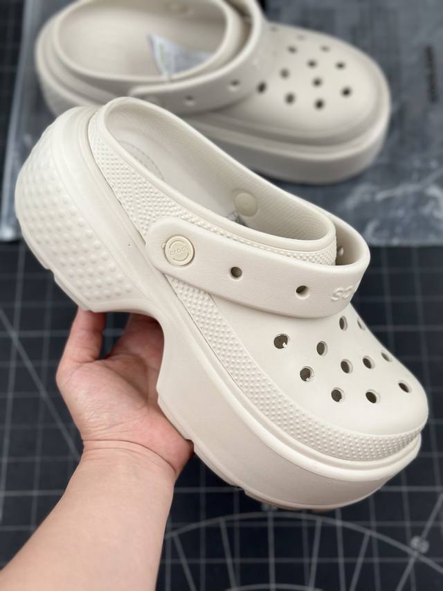 Crocs Classic Clog 卡骆驰休闲沙滩洞洞鞋拖鞋凉鞋泡芙鞋 透明防水袋包装 超轻croslite专利材料打造 鞋面更加耐用易清洗 该鞋款轻盈舒适