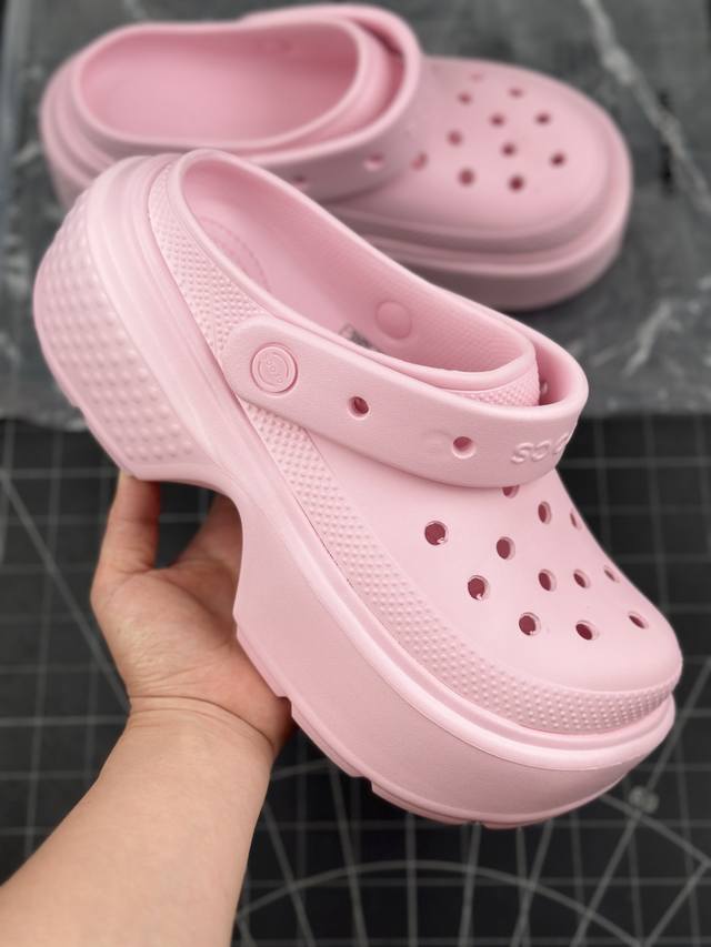 Crocs Classic Clog 卡骆驰休闲沙滩洞洞鞋拖鞋凉鞋泡芙鞋 透明防水袋包装 超轻croslite专利材料打造 鞋面更加耐用易清洗 该鞋款轻盈舒适