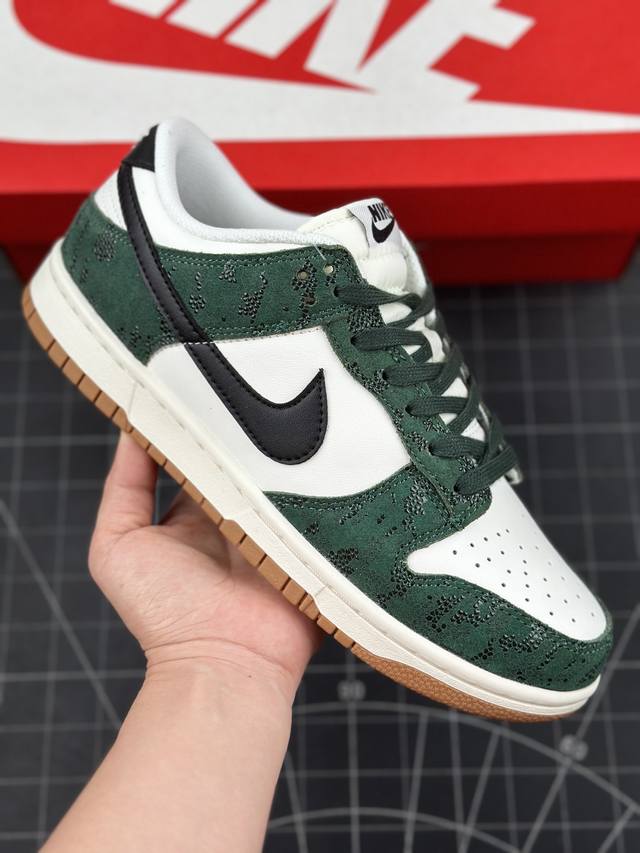 St版 Nike Dunk Low 耐克 Sb 低帮 白绿黑 低帮休闲运动板鞋 整双鞋采用经典白绿配色打造，鞋面覆盖有大面.积米白色，以深绿色框架进行展现，鞋侧