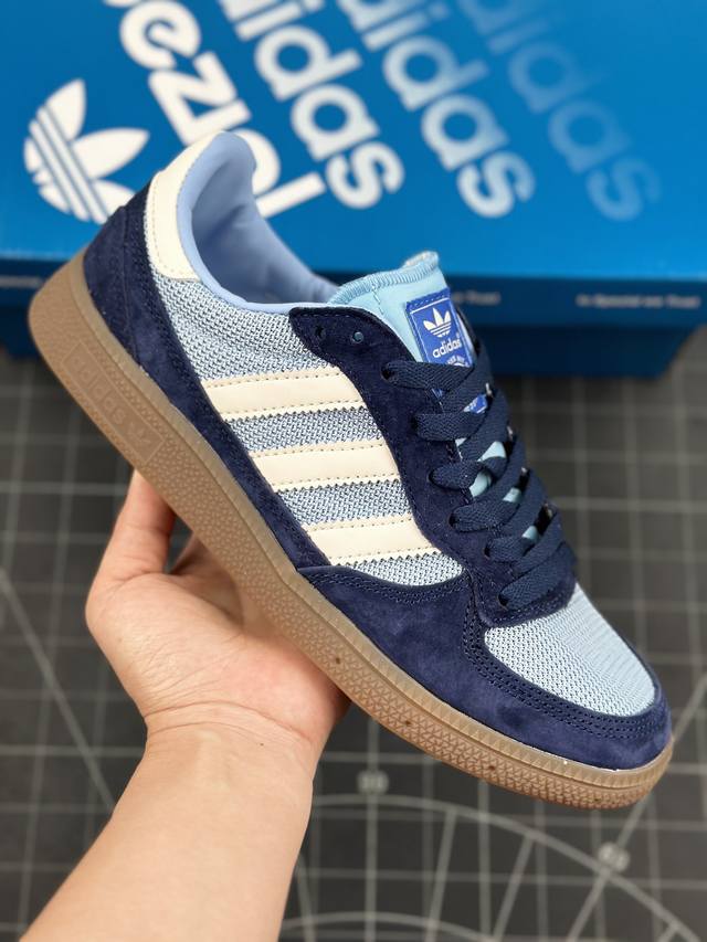 公司级adidas Handball Pro Spzl 阿迪达斯经典款 复古休闲板鞋 全鞋采用反毛皮制作 牛筋耐磨大底 承载青春情怀的板鞋 经典三条杠装饰鞋侧