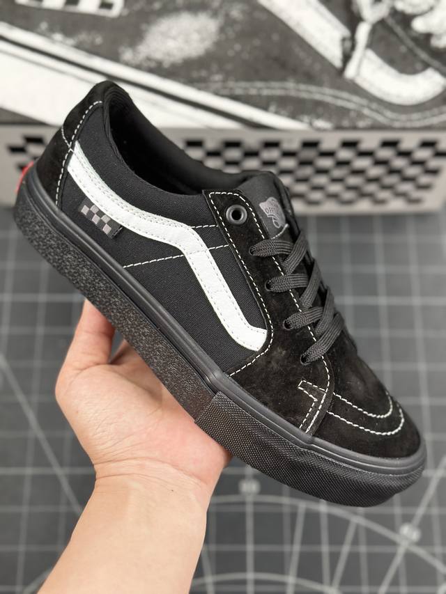 万斯vans Sk8-Low 黑白经典 侧边棋盘logo标 专业滑板鞋 鞋垫升级采用可弹性材料 可拆换 脚感舒适区别普通鞋垫 工艺：硫化1:1 重量1:1、真标