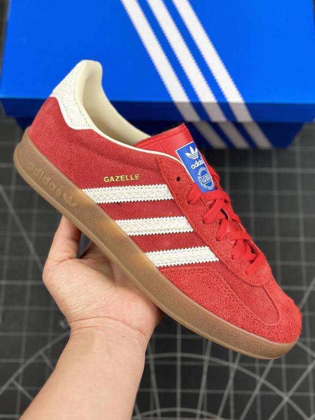 公司级adidas Originals Gazelle Indoor 三叶草休闲防滑耐磨低帮板鞋 鞋头出色设计 塑就出众贴合感 稳固的后跟贴合足部曲线设计 软弹