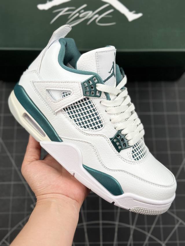 Air Jordan 4 Retro Oxidized Green 氧化绿 Aj4 乔丹4代 乔丹篮球鞋系列 鞋身整体以白色皮革为主色调，辅以翡翠蓝点缀，搭配白