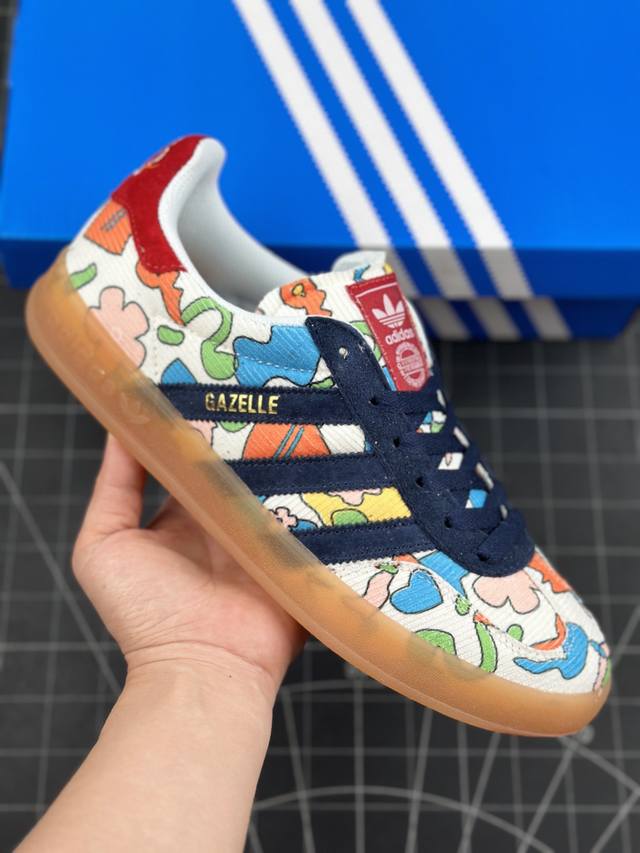 公司级阿迪达斯adidas Originals Gazelle+1 三叶草复古防滑耐磨低帮板鞋 鞋款采用柔软的绒面革和耐用的皮革衬里融合在橡胶外底上！ 货号：I