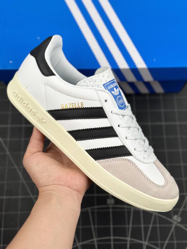 公司级阿迪达斯adidas Originals Gazelle+1 三叶草复古防滑耐磨低帮板鞋 鞋款采用柔软的绒面革和耐用的皮革衬里融合在橡胶外底上！ 货号：F