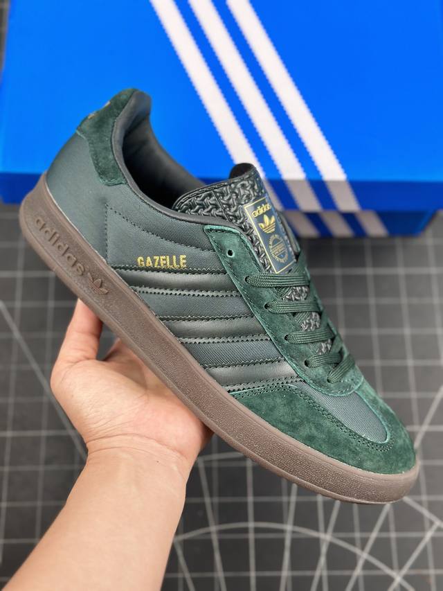 公司级阿迪达斯adidas Originals Gazelle+1 三叶草复古防滑耐磨低帮板鞋 鞋款采用柔软的绒面革和耐用的皮革衬里融合在橡胶外底上！ 货号：H