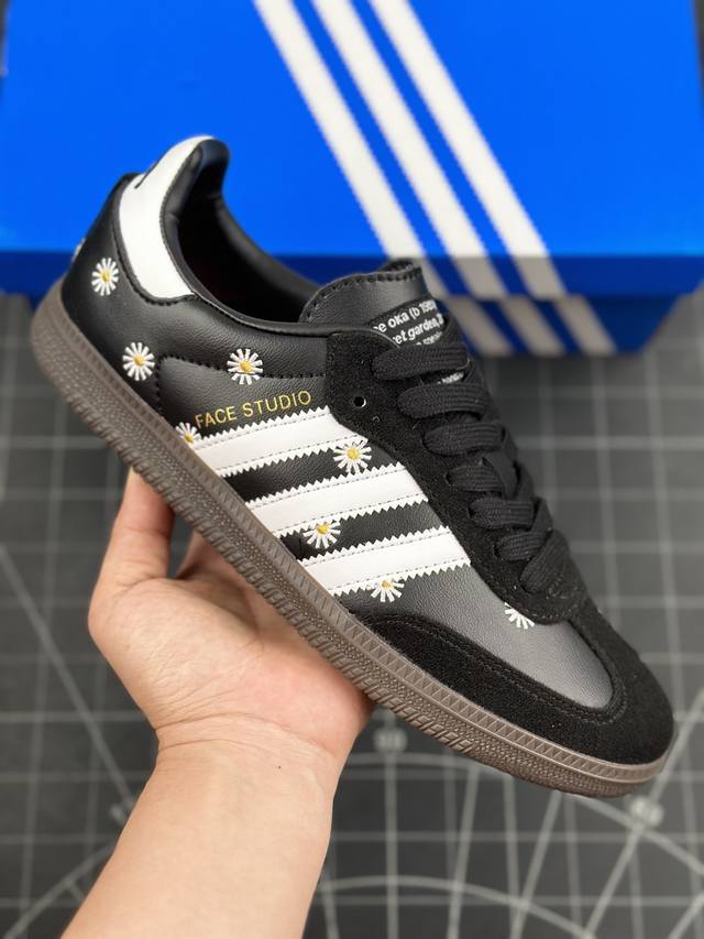 Face X Atmos X Adidas Originals Samba Og黑白雏菊 三方联名桑巴训练鞋 鞋是一款永恒的训练偶像，这款桑巴鞋展示了高质量的工