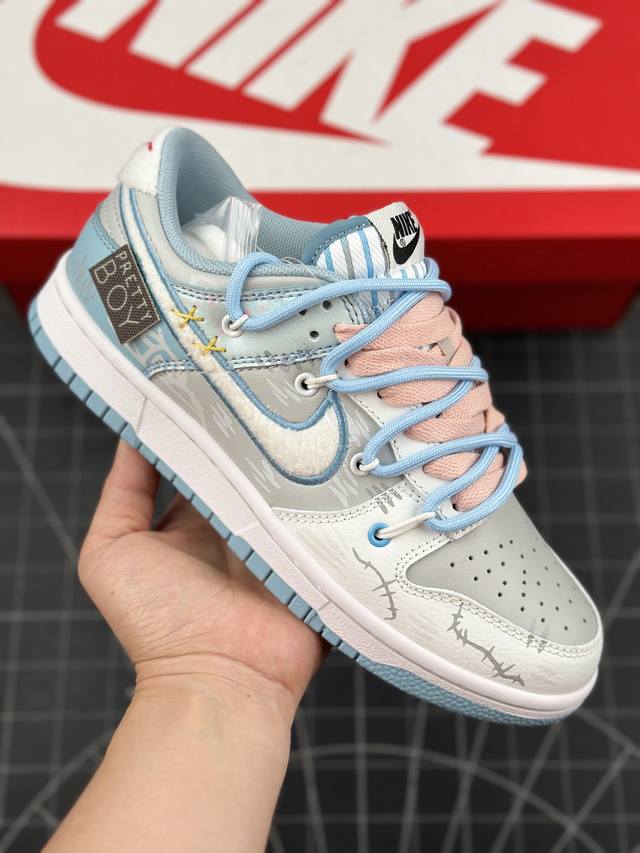 Nike Dunk Sb Low Cny 卡斯制造 手绘兔子 灰蓝白 Sb绑带解构低帮休闲板鞋 手绘风格、二次元兔子，缝线工艺、毛绒钩子、解构风鞋带、黑色英文喷