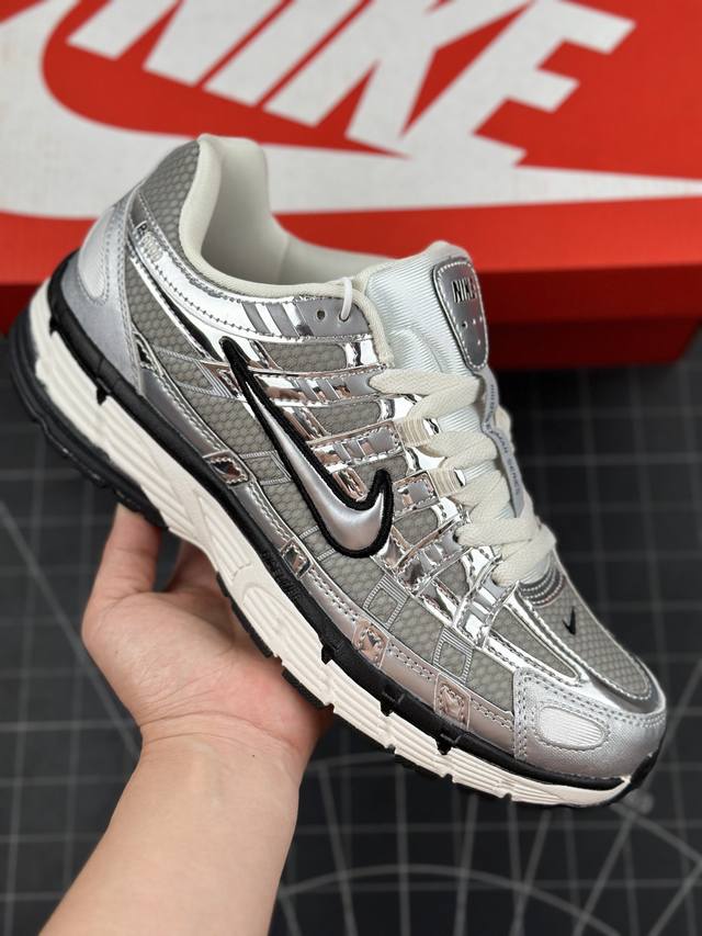 Nike P-6000Premium 耐克 低帮 银灰 轻便舒适透气防滑缓震耐磨跑步鞋 P-6000是一款植根于 0 年代风格的混合款式，让人想起去年再次流行的