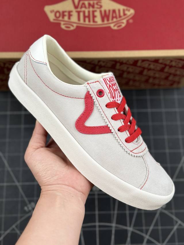 万斯vans Epoch Sport Style 37 高阶支线 Ｖ字头 全麂皮经典复古低帮滑板鞋 该支线继承了vault Og与安纳海姆复古的气质。鞋身以高档