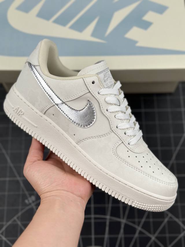 Nk Air Force 1'07 Virgil 国风定制-云锦缎 空军一号低帮定制休闲板鞋 #配色完美融合了传统与现代的精髓。鞋面采用了高级定制面料，触感丝滑