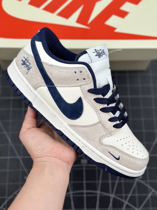 Stussy X Nk Sb Dunk Low 斯图西联名-米蓝猪八 周年高端定制 低帮休闲板鞋 #Stussy是源于美国的潮流品牌，音译为斯图西，融入当季流行