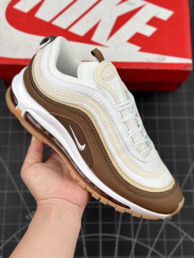 耐克nike Air Max 97 Se 经典复古休闲运动气垫慢跑鞋 作为nike最具代表性的鞋款之一，诞生于1997年的 Air Max 97开创了全掌大容量